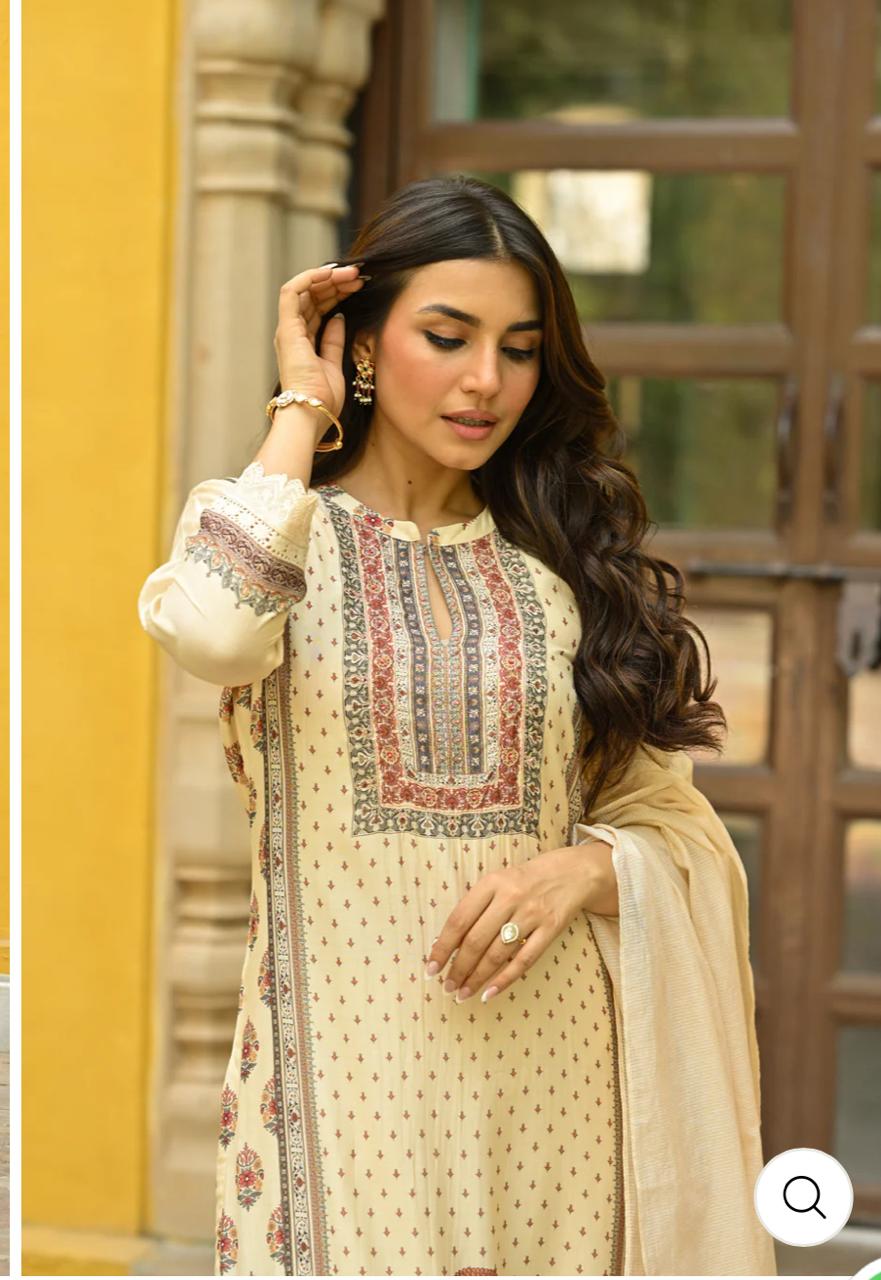 Ivory Elegance – Printed Kurta Set with Floral Accents